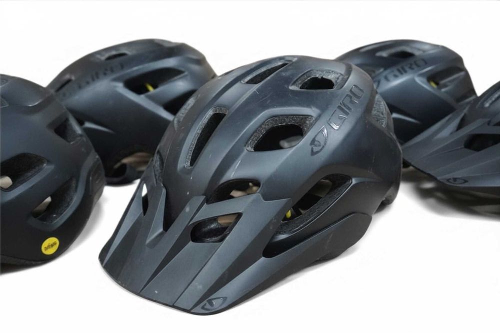 Zestaw kasków 5x Giro FIXTURE Mips, używane