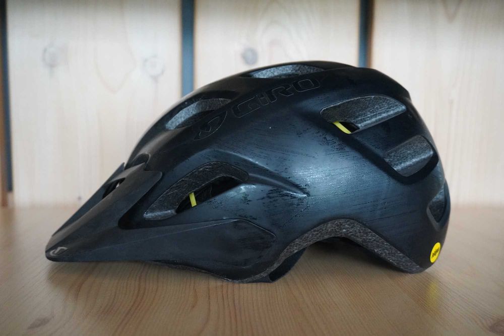 Kask Giro FIXTURE Mips, rozmiar 54-61 cm, używany